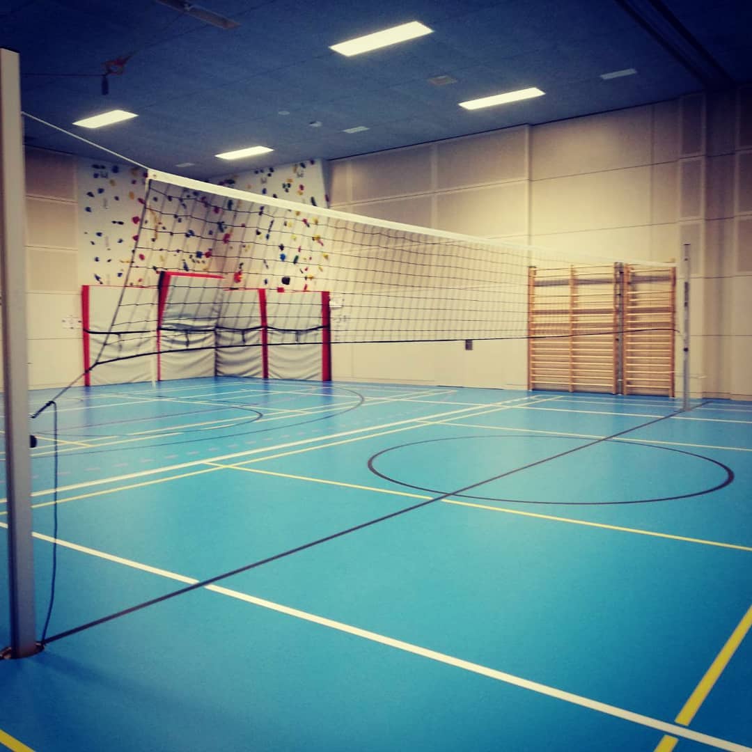 Endlich ist es wieder möglich: Volleyball, Fußball, Tischtennis, Klettern, ... Der FKR hat wieder mit dem Training begonnen! 

#fkrue #dieleitschaunscho #fußball #volleyball #tischtennis #klettern #wiesowosisn
