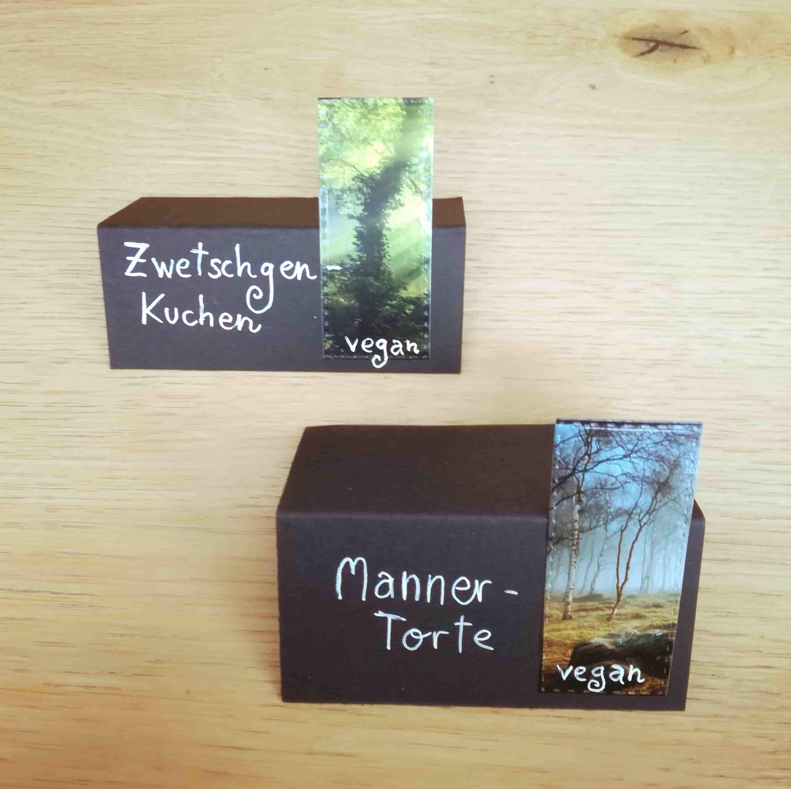 Die Schildchen zu den Kuchen.