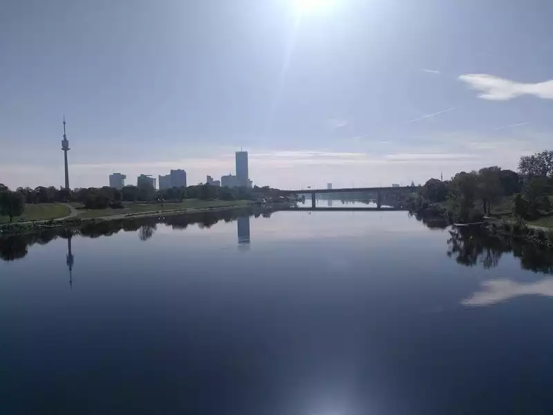 Skyline von Wien mit Blick auf die Neue Donau